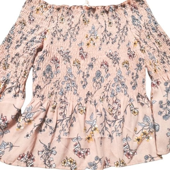 Sooo cute candies Juniors blouse xs off shoulders - Picture 2 of 3